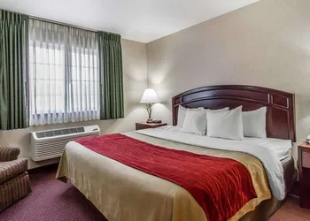 Quality Inn & Suites Fort Madison near Hwy 61 hotel thumbnail 7