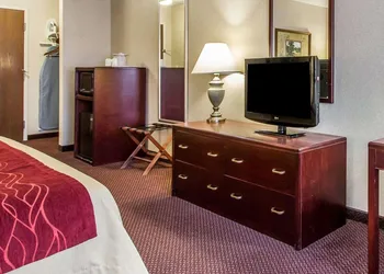 Quality Inn & Suites Fort Madison near Hwy 61 hotel thumbnail 8