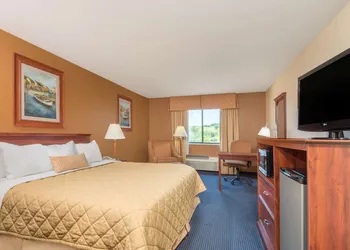 Ramada by Wyndham Catlettsburg/Ashland hotel thumbnail 7