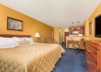 Ramada by Wyndham Catlettsburg/Ashland hotel thumbnail 8