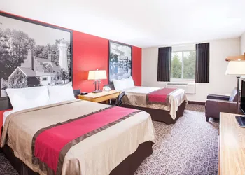 Super 8 by Wyndham West Branch hotel thumbnail 6