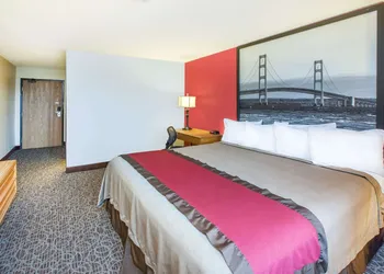 Super 8 by Wyndham West Branch hotel thumbnail 7