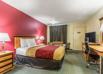 Econo Lodge Whiteville hotel thumbnail 4