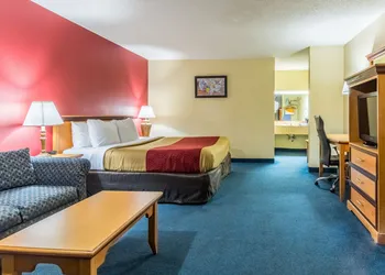Econo Lodge Whiteville hotel thumbnail 6