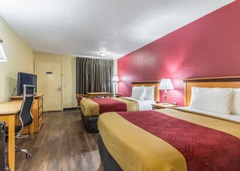 Econo Lodge Whiteville hotel thumbnail 8