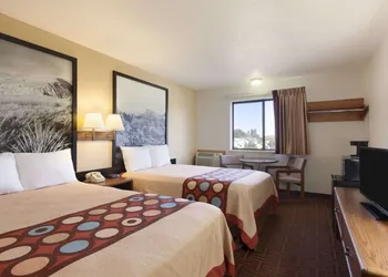 Super 8 by Wyndham Wall hotel thumbnail 4