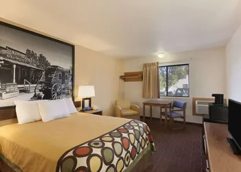 Super 8 by Wyndham Wall hotel thumbnail 5