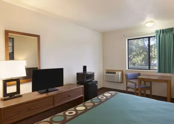 Super 8 by Wyndham Wall hotel thumbnail 6