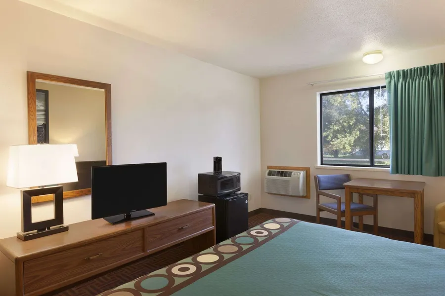 Super 8 by Wyndham Wall hotel detail image 6