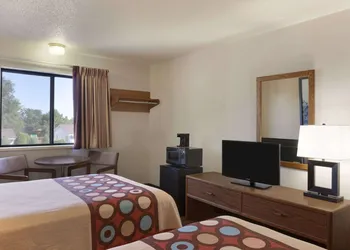 Super 8 by Wyndham Wall hotel thumbnail 8
