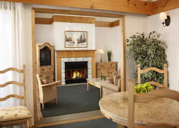 Pinestone Resort & Conference Centre hotel thumbnail 3