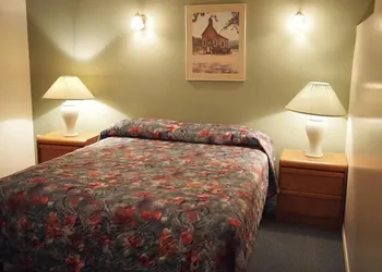 Whale's Tail Guest Suites hotel thumbnail 2