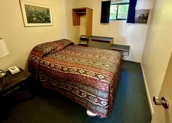 Whale's Tail Guest Suites hotel thumbnail 7