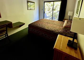 Whale's Tail Guest Suites hotel thumbnail 8