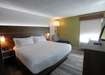 Holiday Inn Express & Suites Toronto Airport West by IHG hotel thumbnail 5