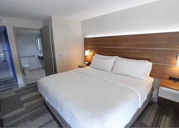Holiday Inn Express & Suites Toronto Airport West by IHG hotel thumbnail 8