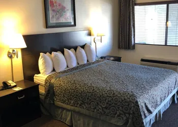 Days Inn by Wyndham Camarillo - Ventura hotel thumbnail 4