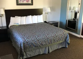 Days Inn by Wyndham Camarillo - Ventura hotel thumbnail 5