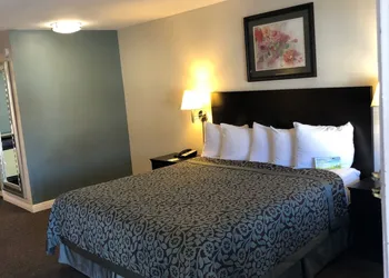 Days Inn by Wyndham Camarillo - Ventura hotel thumbnail 6
