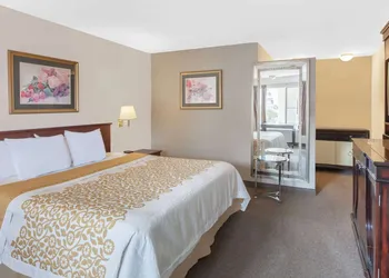 Days Inn by Wyndham Camarillo - Ventura hotel thumbnail 7