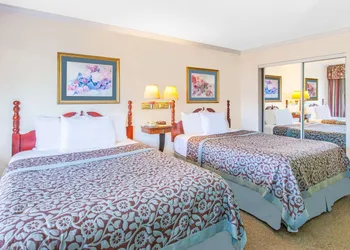 Days Inn by Wyndham Camarillo - Ventura hotel thumbnail 8