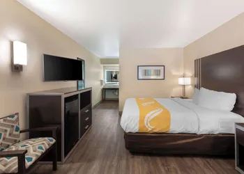 Quality Inn & Suites Camarillo - Oxnard hotel thumbnail 8