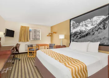 Travelodge by Wyndham Loveland/Fort Collins Area hotel thumbnail 7