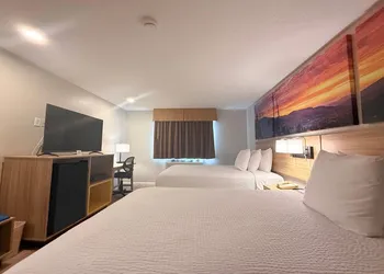 Days Inn by Wyndham Torrington hotel thumbnail 4