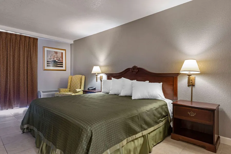 Rodeway Inn Clermont North hotel detail image 6