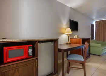 Rodeway Inn Clermont North hotel thumbnail 7