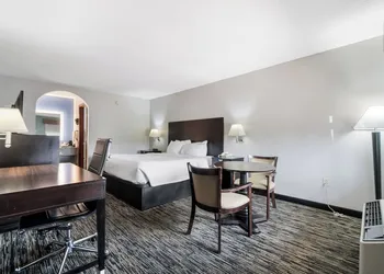 Quality Inn Adairsville - Calhoun South hotel thumbnail 4