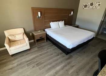 Quality Inn & Suites near Six Flags - Austell hotel thumbnail 8