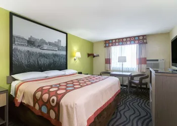 Super 8 by Wyndham Brunswick/St Simons Island Area hotel thumbnail 7