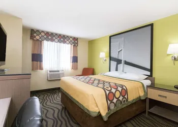 Super 8 by Wyndham Brunswick/St Simons Island Area hotel thumbnail 8