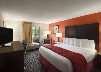 Days Inn by Wyndham Rome Downtown hotel thumbnail 3