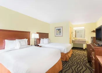 Baymont by Wyndham Savannah Midtown hotel thumbnail 6