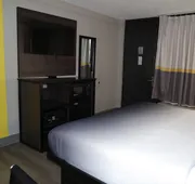 Super 8 by Wyndham Savannah hotel detail image 5