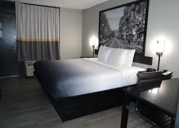 Super 8 by Wyndham Savannah hotel thumbnail 4