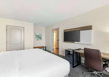 Comfort Suites Valdosta Mall Area hotel thumbnail 6