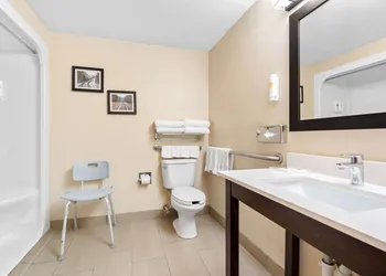 Comfort Suites near Robins Air Force Base hotel thumbnail 4