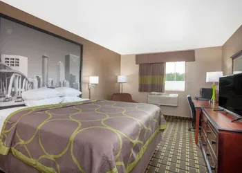 Super 8 by Wyndham Waycross GA hotel thumbnail 8