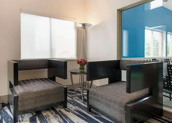 Comfort Inn Edinburgh - Columbus hotel thumbnail 4