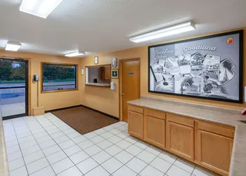 Super 8 by Wyndham Goodland hotel thumbnail 2