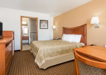 Super 8 by Wyndham Goodland hotel thumbnail 5