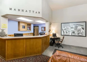 Super 8 by Wyndham Manhattan KS hotel thumbnail 2