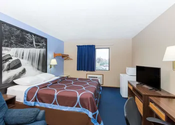 Super 8 by Wyndham Manhattan KS hotel thumbnail 4