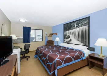 Super 8 by Wyndham Manhattan KS hotel thumbnail 5