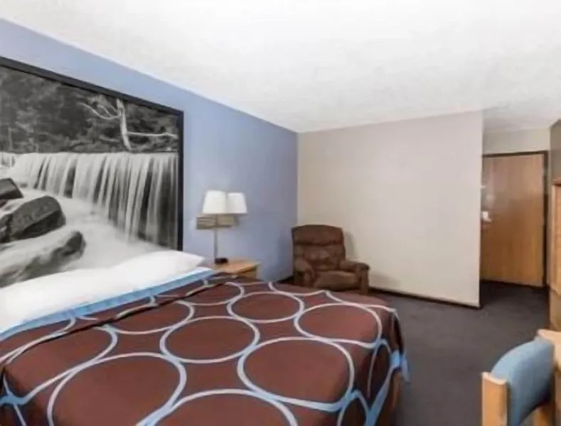 Super 8 by Wyndham Manhattan KS hotel detail image 6