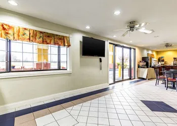 Econo Lodge Berea hotel thumbnail 4