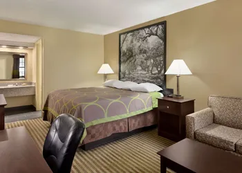 Super 8 by Wyndham Ruston hotel thumbnail 3